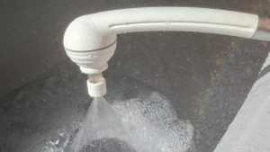 wirbelbrause wassersegen weiss im sprühfeld 01
